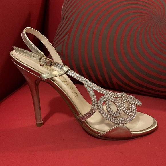 Brand new without tags leather gold  and rhinestone sandals - Picture 3 of 7